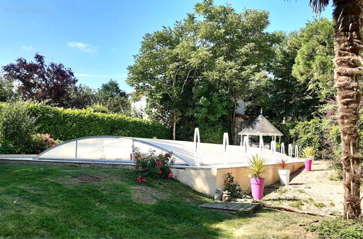 PISCINE - Maison à CONDAC