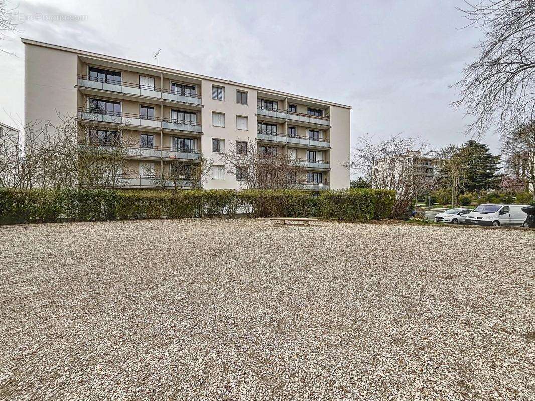 Appartement à BOIS-D'ARCY
