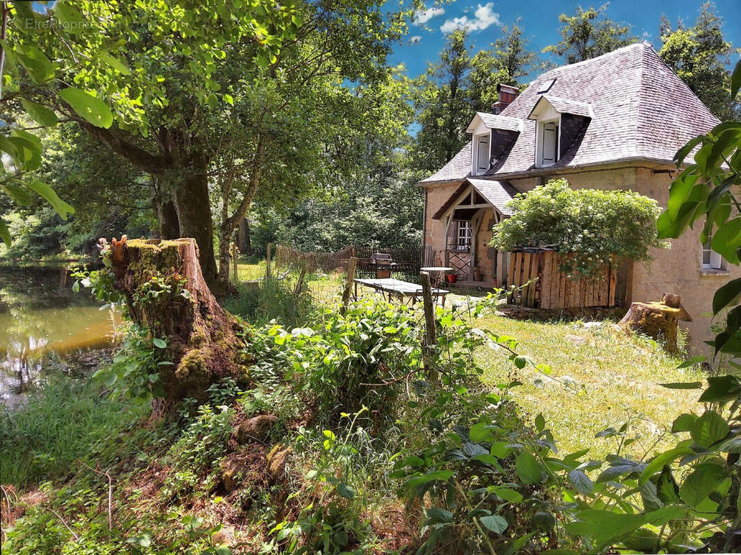 Maison à SAINT-SAUVES-D'AUVERGNE