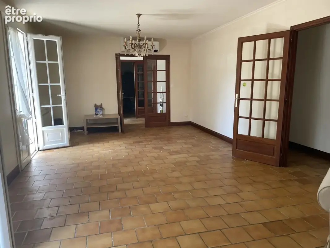 Cognac maison de plain pied de 114 m2 jardin 2 garages 3 chambres - photo 5