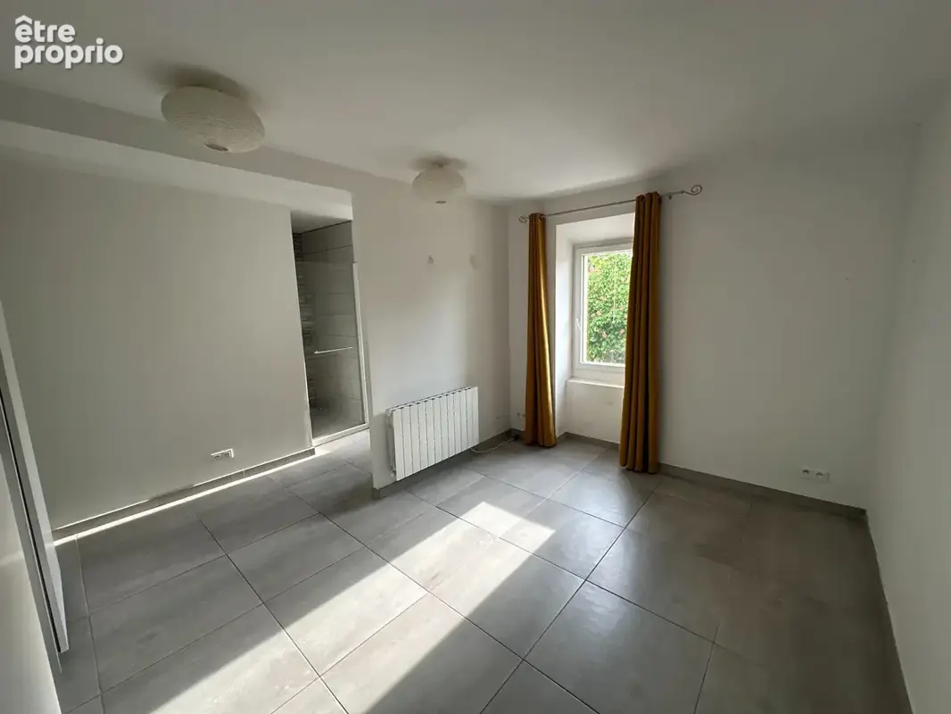 Vente Venelles centre LC Gestion vous propose  en exclusivité un appartement de type 2 de 63m² avec jardinet et abri. - photo 4