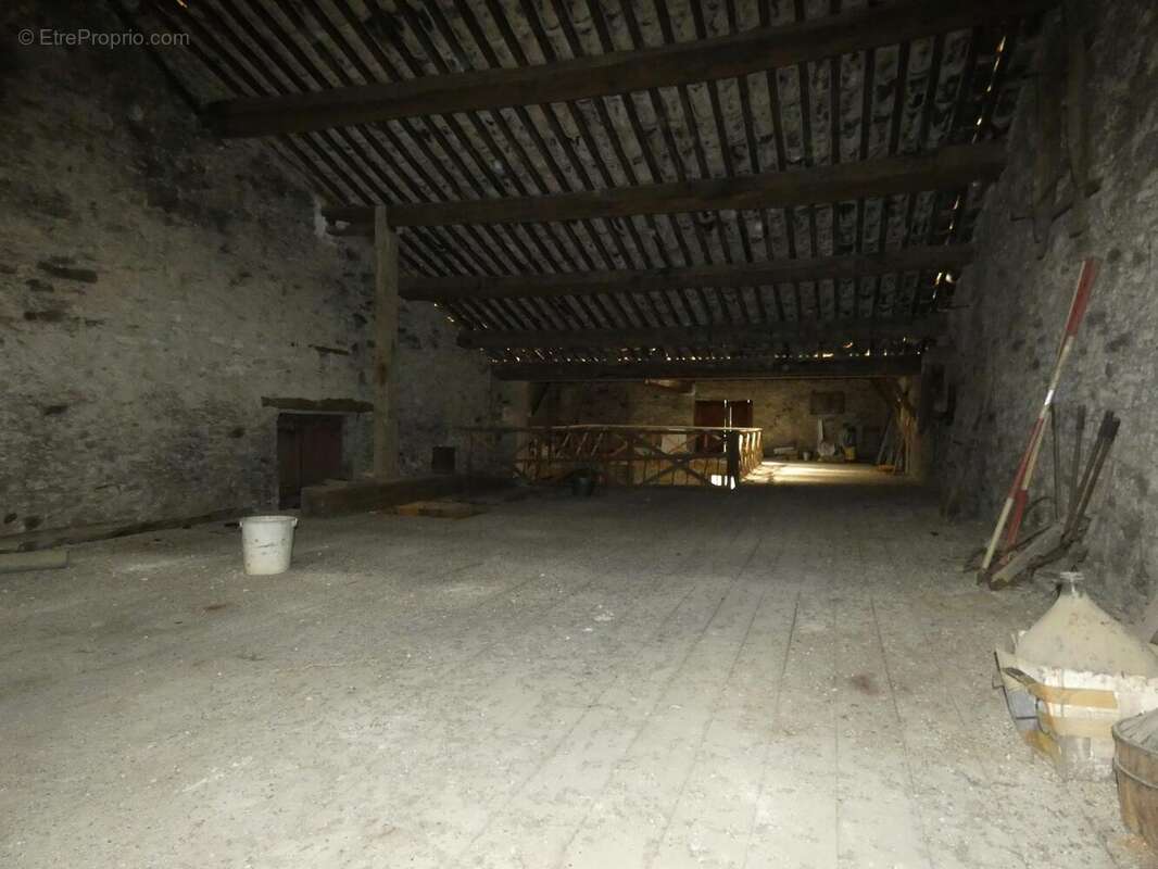 Photo 3 - Parking à PEPIEUX