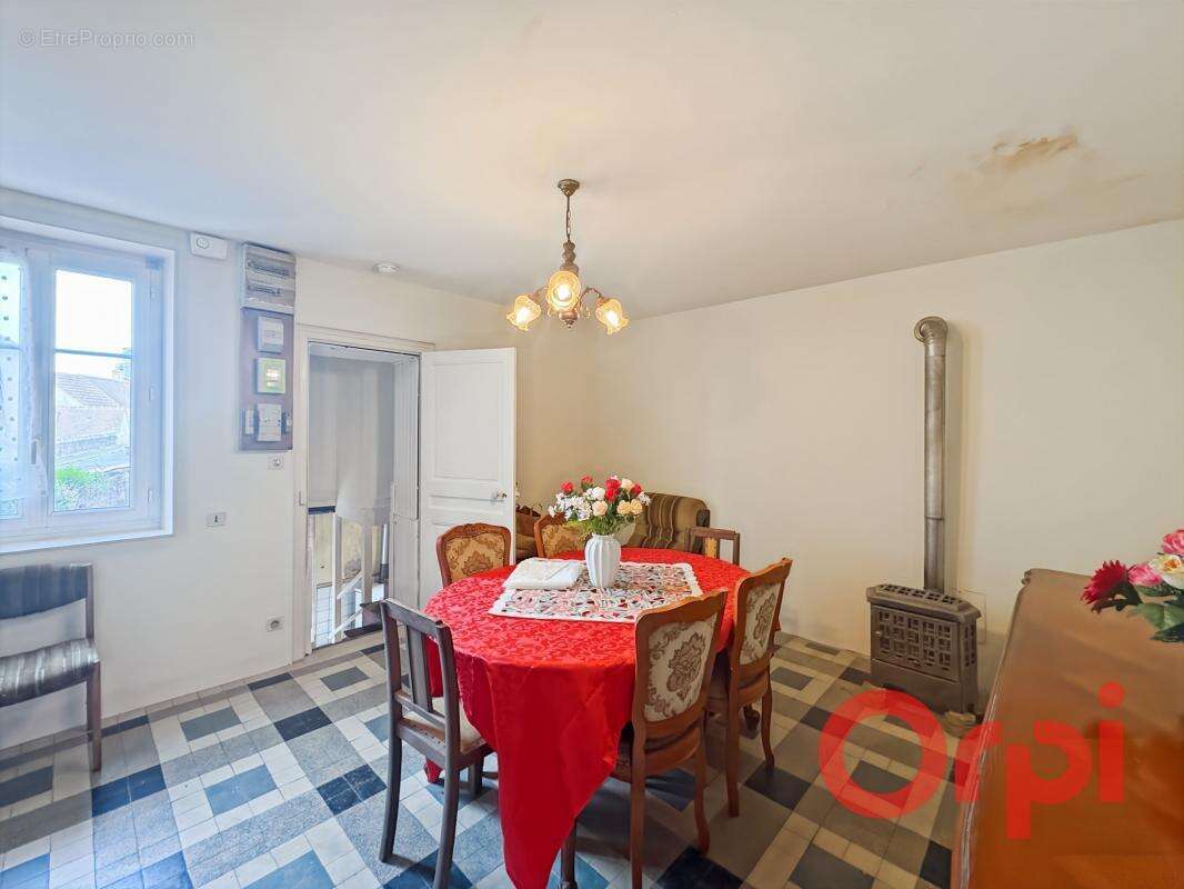 Maison à BRUERE-ALLICHAMPS