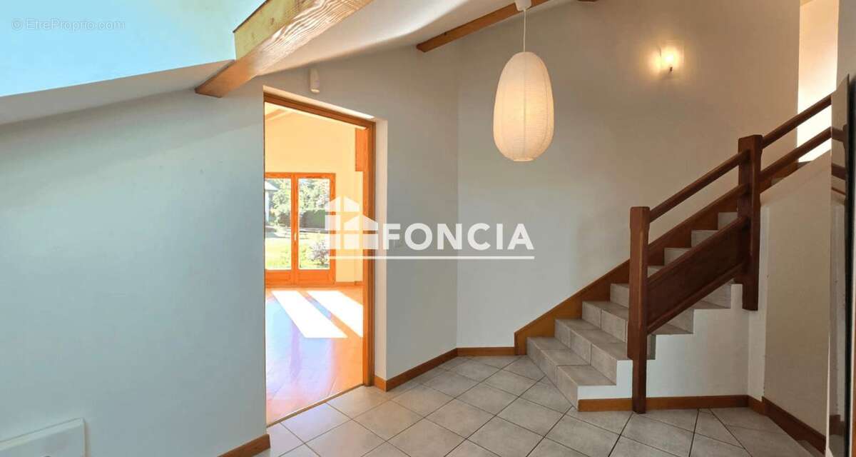 Maison à LA ROCHE-SUR-FORON