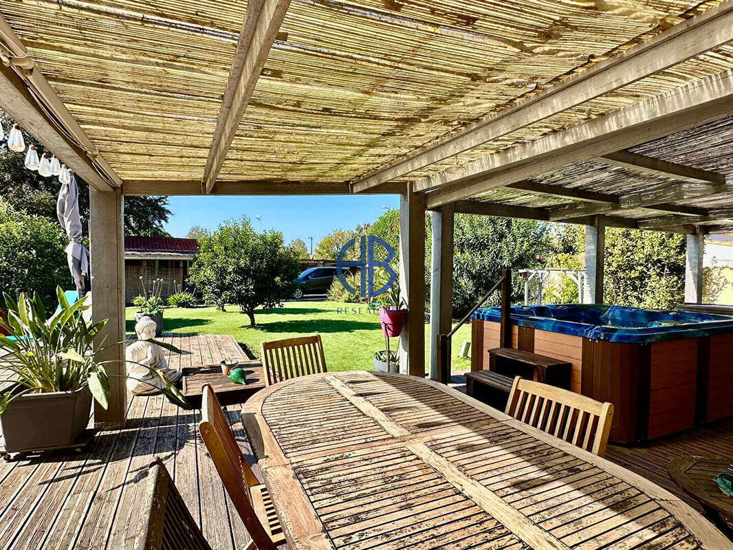 Grau d'agde-maison 4 faces avec piscine et dependances - photo 9