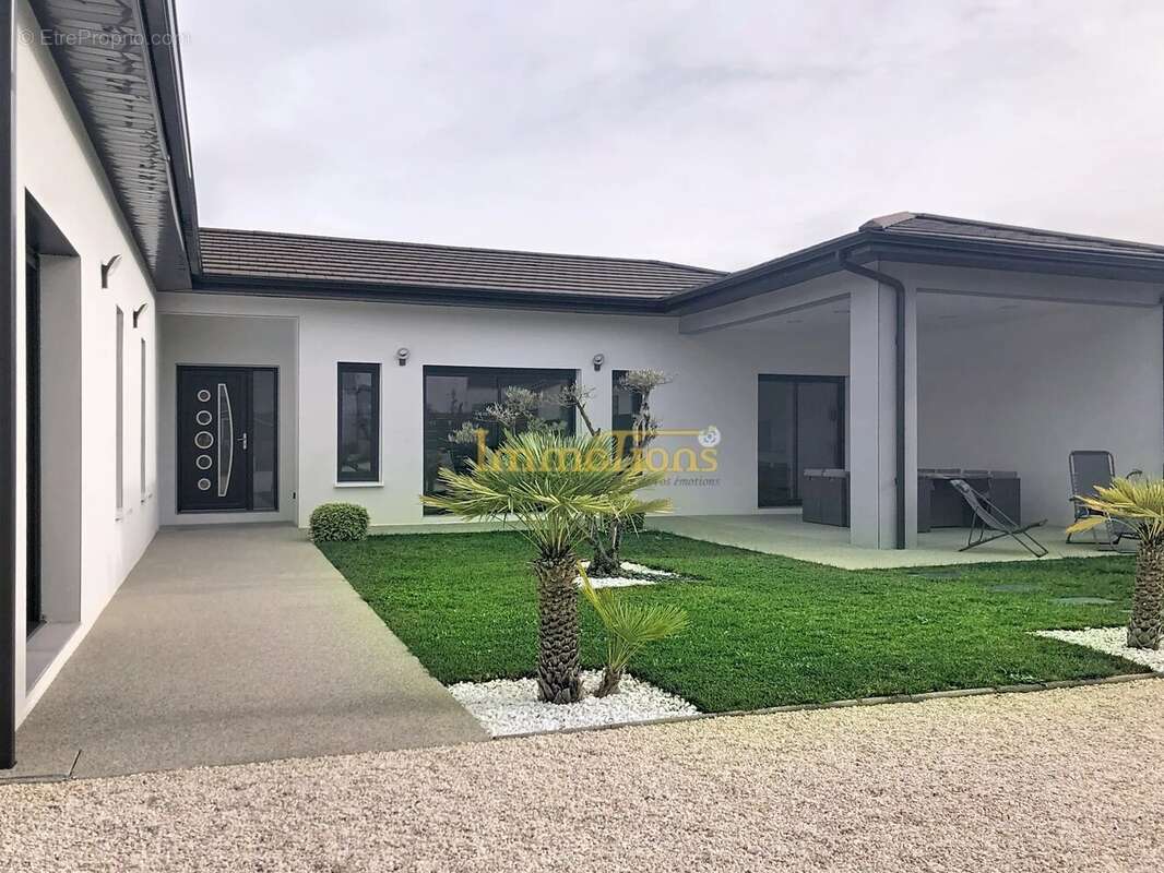 Maison à SAINT-LATTIER