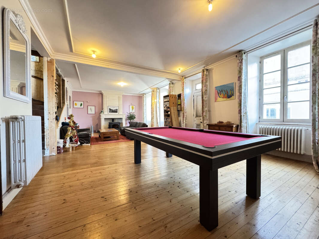 Maison à BARBEZIEUX-SAINT-HILAIRE