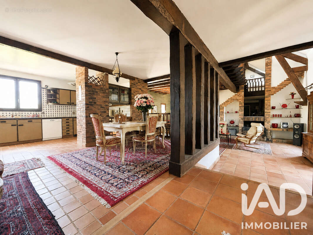 Maison 215 m² à Presles-En-Brie  - photo 2