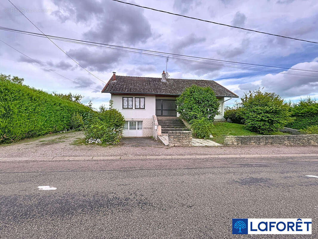 Maison à SAULX-LE-DUC