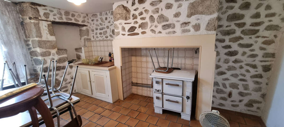 Maison à ENTRAYGUES-SUR-TRUYERE