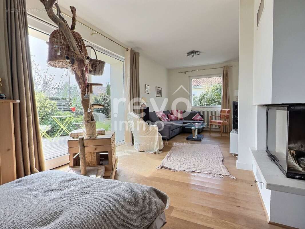 Maison à VILLARS-LES-DOMBES