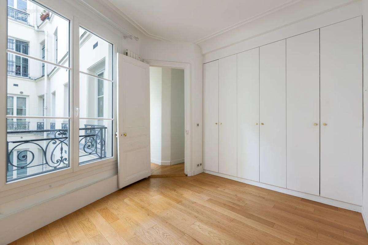 Appartement à PARIS-3E