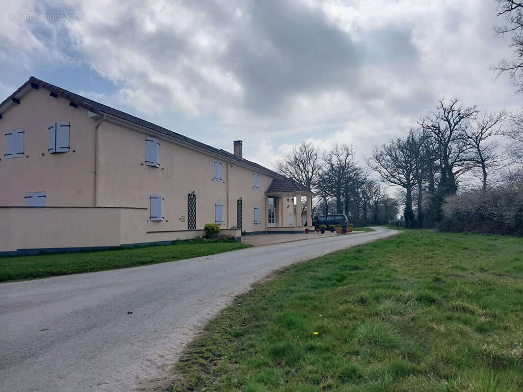 Maison à LA BAZEUGE