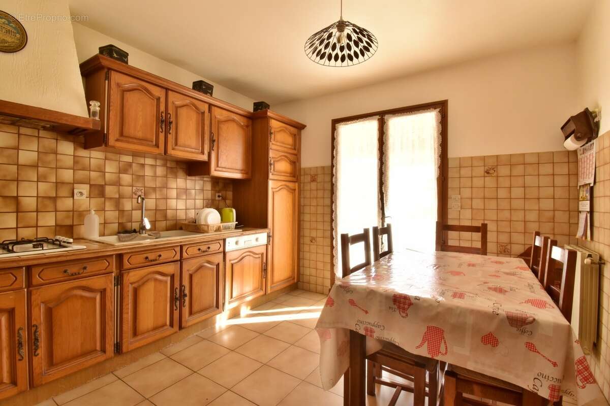 VILLA de plain-pied de 143 m² avec piscine sur 1 378 m² de terrain clos - photo 12