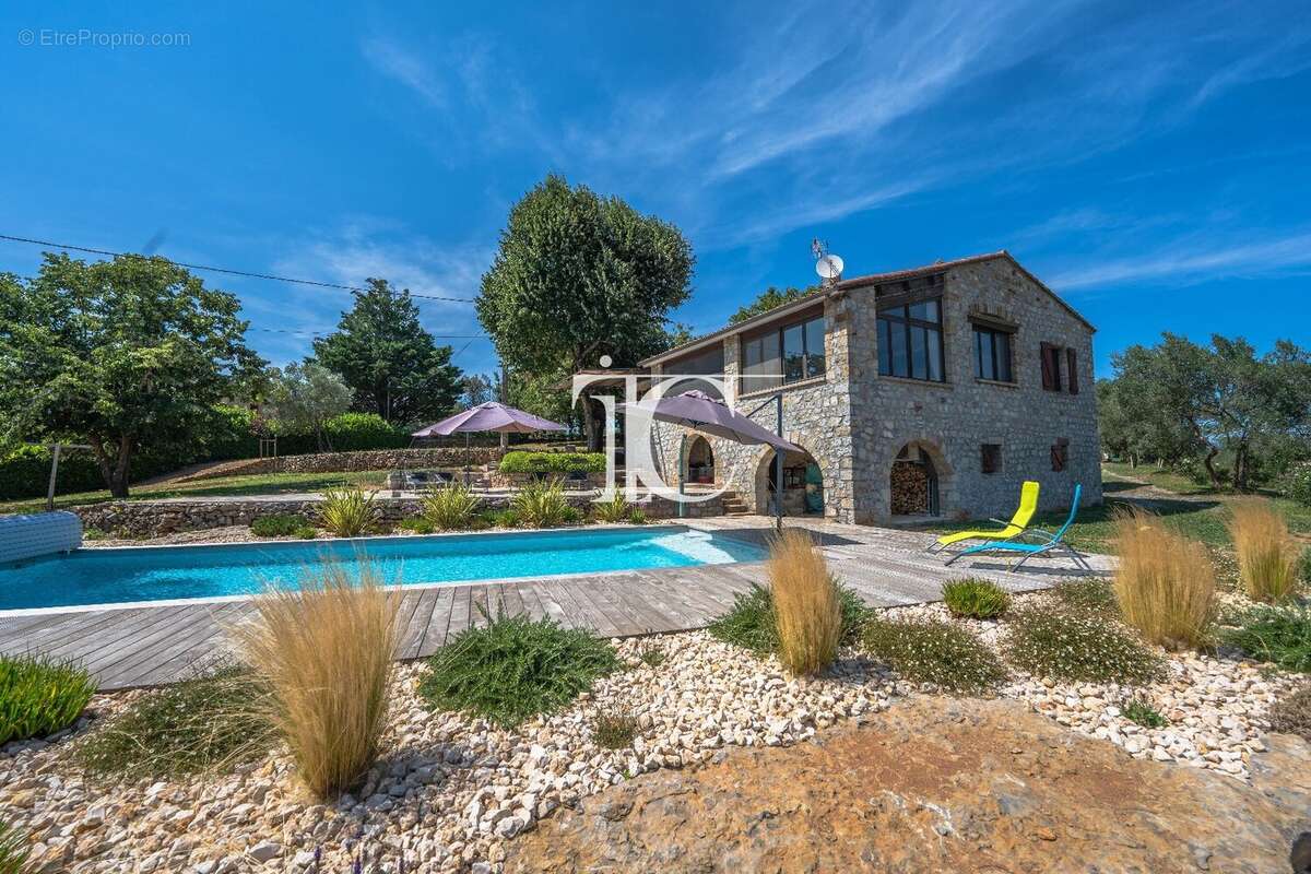 Mas du xviiieme 166m² habitables 4272m² de terrain piscine 11x5 - photo 24