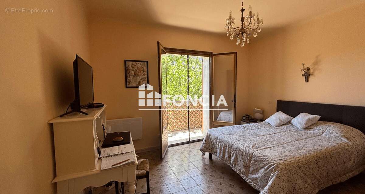 Aiglun, Maison avec 2 appartements garage et 4136m2 de terrain - photo 8
