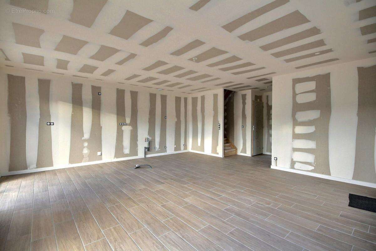 Maison à LA CHAPELLE-DES-MARAIS