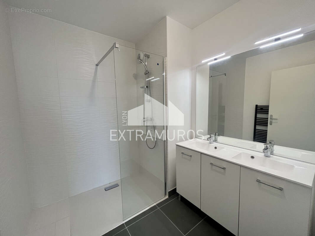 Bel Appartement T4 avec Jardin Privatif et Balcon à Craponne (69290) - photo 7