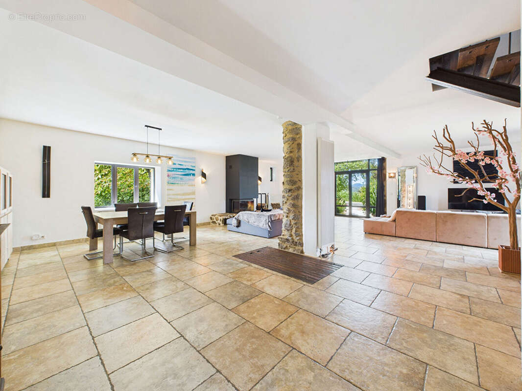 Maison à TOURNON-SUR-RHONE