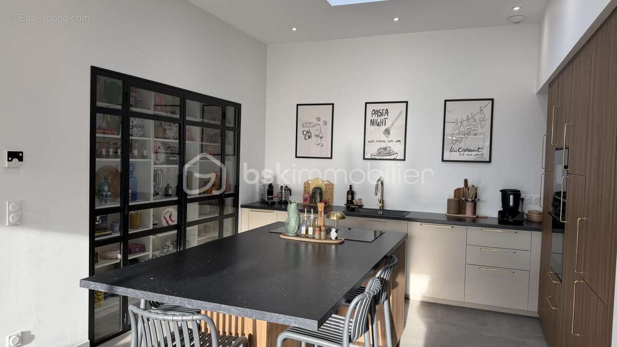 Maison à SAINT-DONAT-SUR-L'HERBASSE