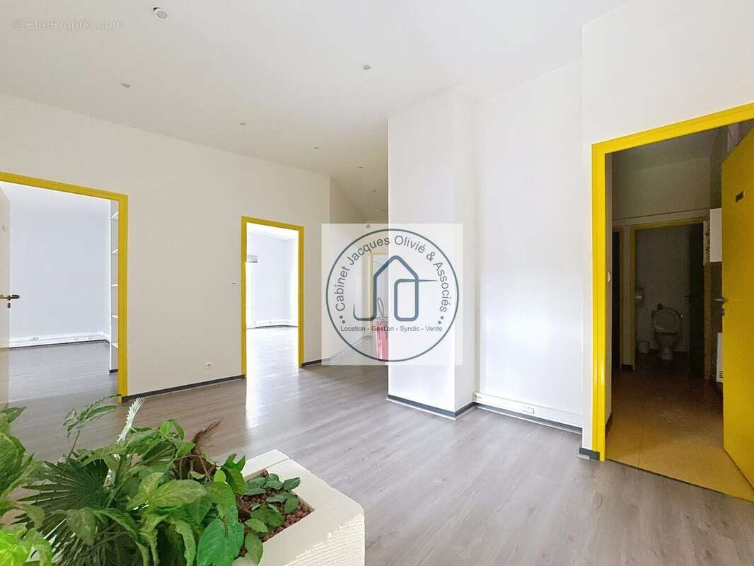 Commerce 450 m² à Fontenilles  - photo 6