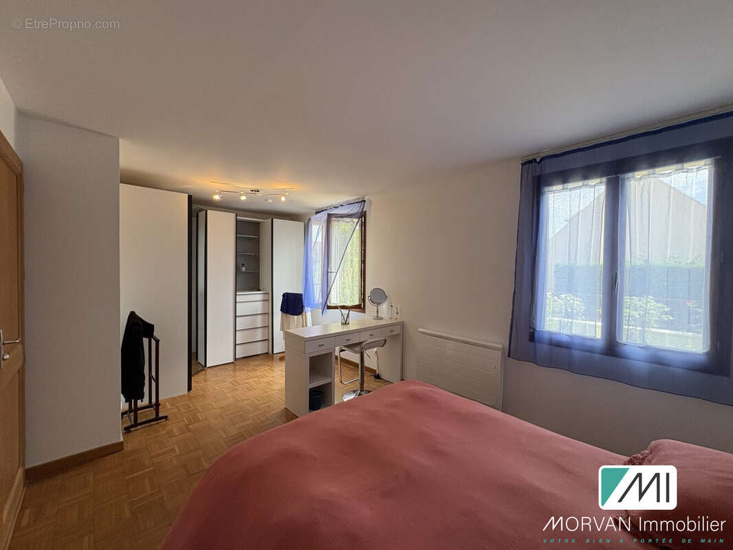 Maison 137 m² à Les Essarts-Le-Roi  - photo 7