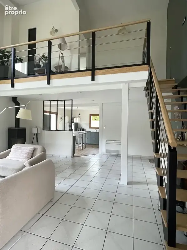 Grande maison d'habitation dans le bourg du Cellier - photo 3
