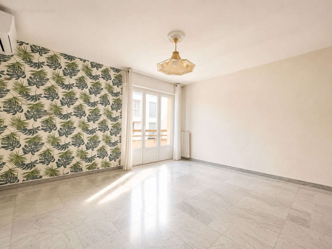 Appartement à MARSEILLE-5E