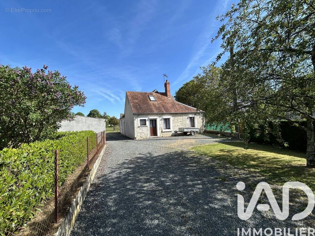 Photo 1 - Maison à VOUILLON