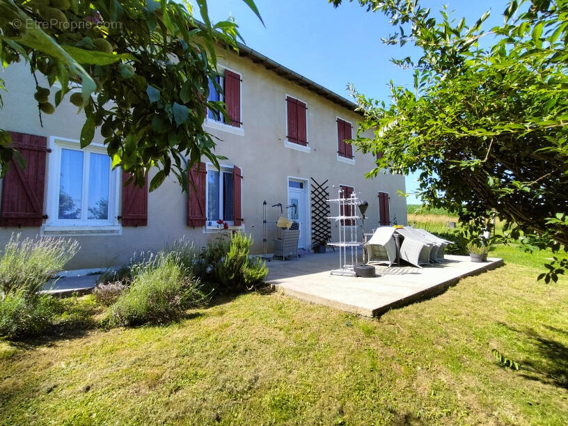 Maison à CASTETPUGON