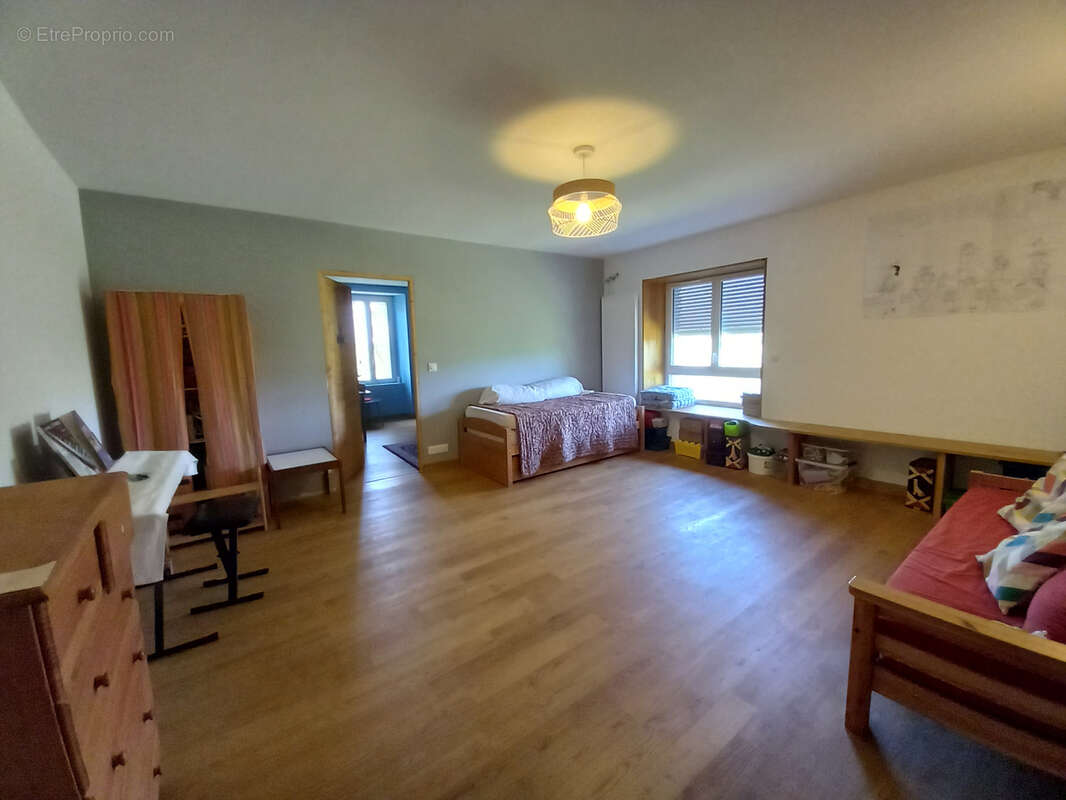 Propriete corps de ferme avec 39 000 m2 de terrain - photo 11
