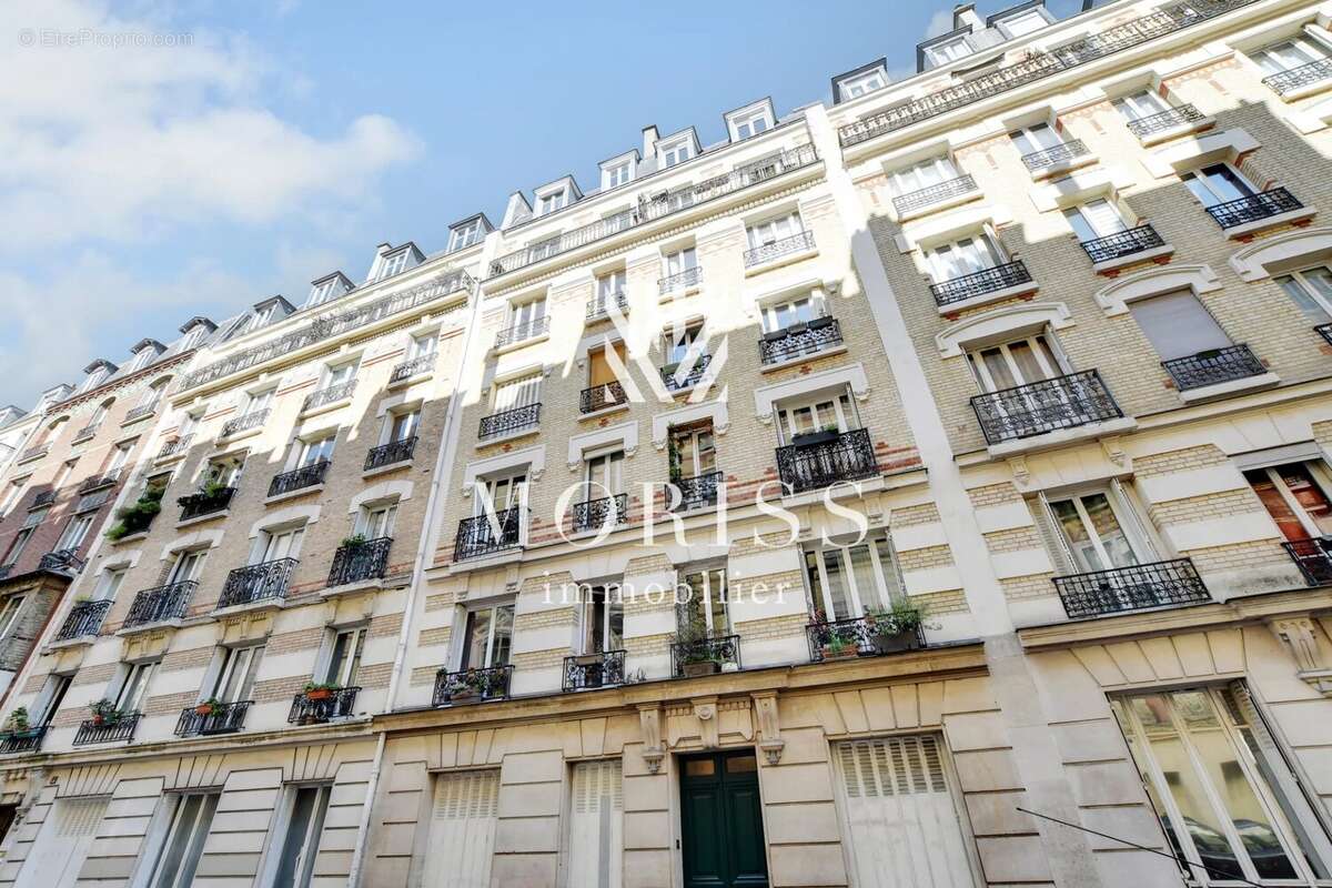 Appartement à PARIS-14E