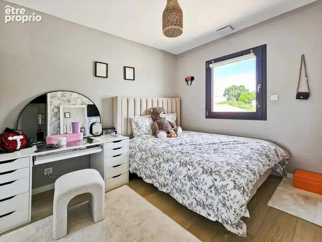 À Vendre à Blauzac - Maison 80 m² T4 avec piscine - photo 8