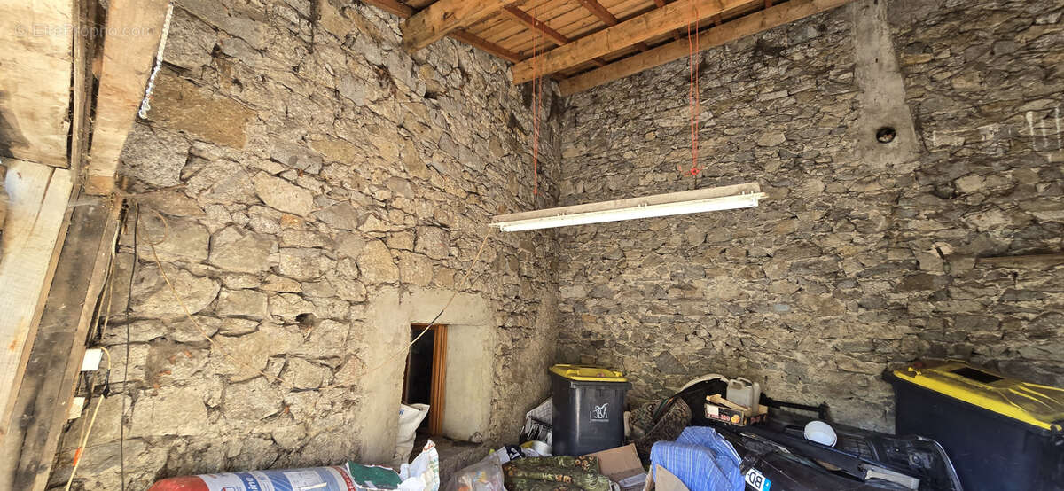 Appartement à LA MONNERIE-LE-MONTEL