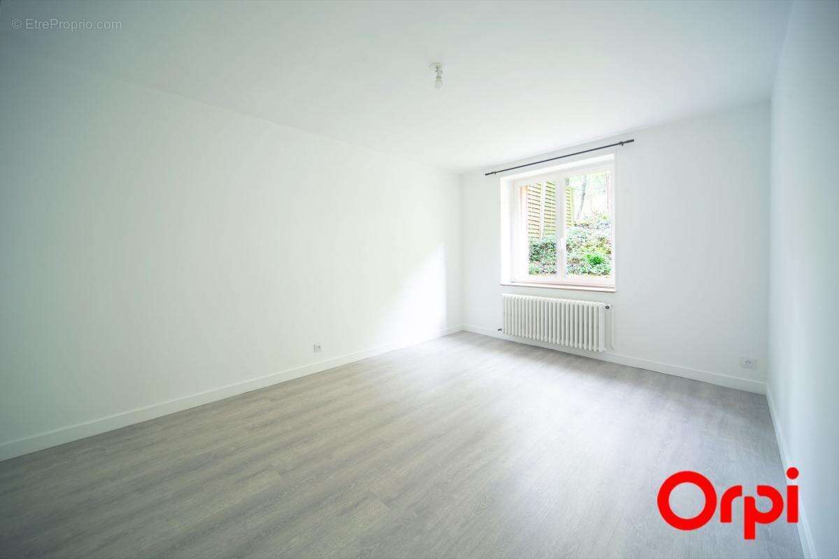 Maison à VARENNES-LES-MACON