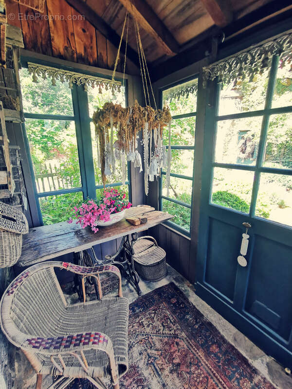 Maison d'artiste avec jardin botanique, source - Terrain 1,6 hectare - photo 11
