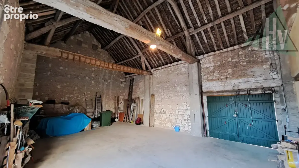 COURLON (89) - Belle maison de charme de 245 m2 avec 4 chambres, grande grange et dépendances. - photo 5