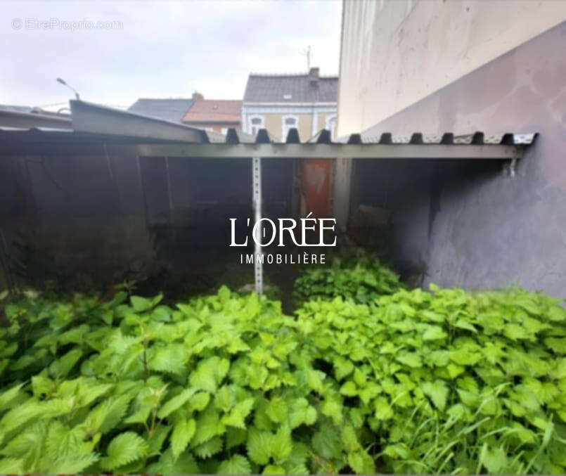 Ensemble de 2 Garages + terrain constructible 519 m2 - photo 2