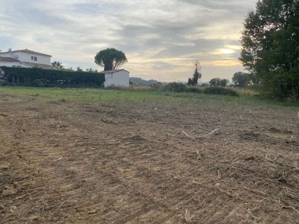 Terrain à MALATAVERNE