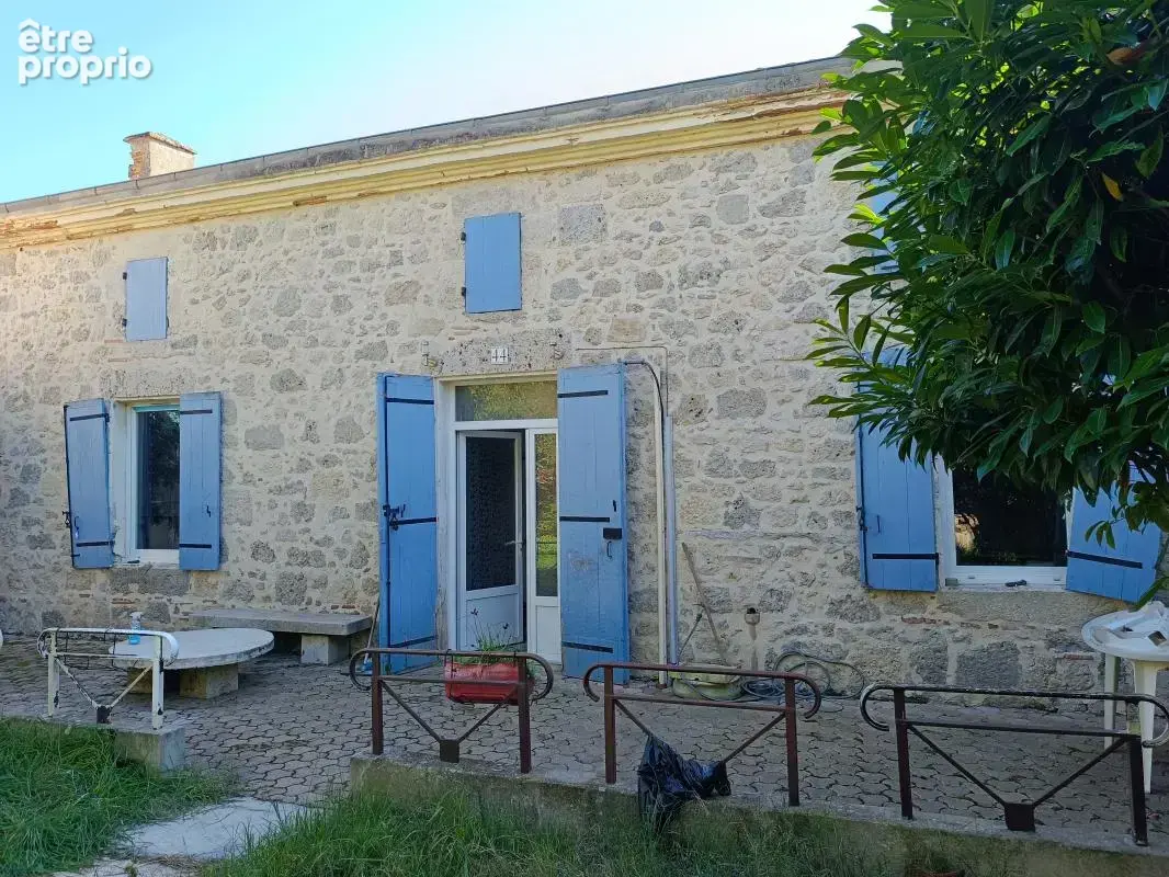 Maison à SAINT-HILAIRE-DE-LUSIGNAN