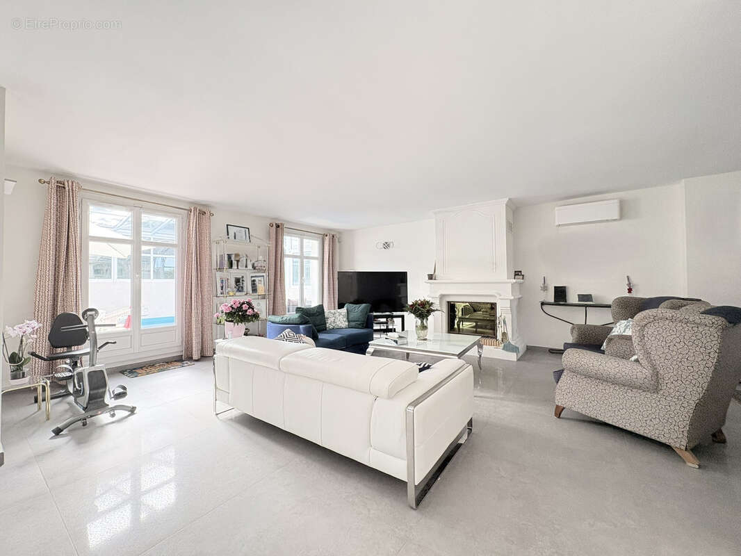 Maison à LA QUEUE-EN-BRIE