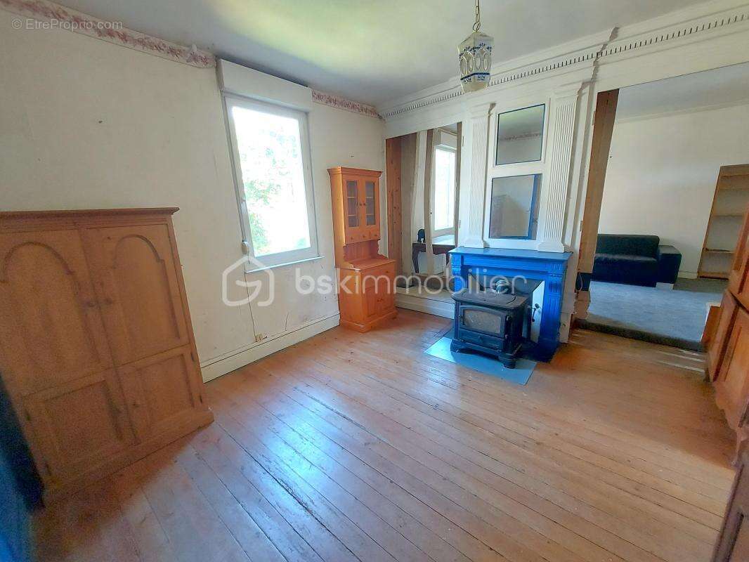 Maison de caractère avec dépendances ! calme, espace et potentiel : une opportunité à saisir ! - photo 3