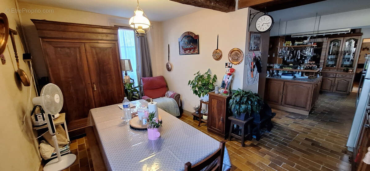Veron,maison de village de 131m2,3/4 chambres,cour,dependance,atelier,terrain 280m2 - photo 5