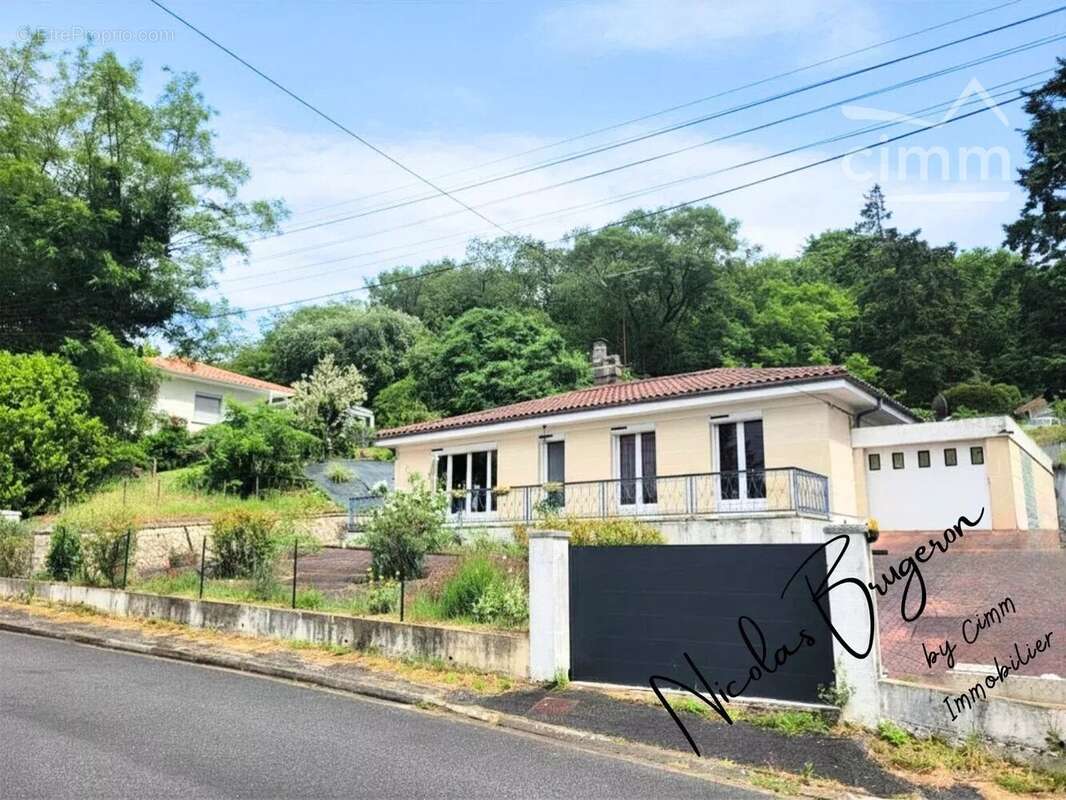 Maison à MONTENDRE