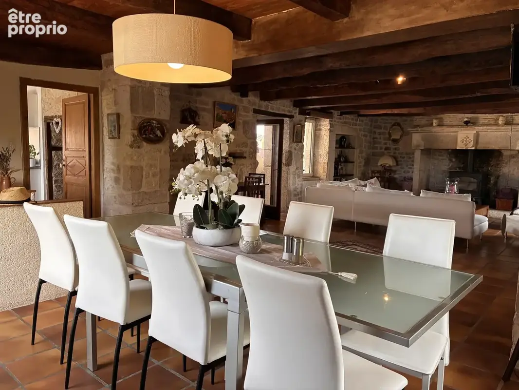 Ensemble quercynois avec pigeonnier, grange en pierre, piscine et gîte. - photo 14