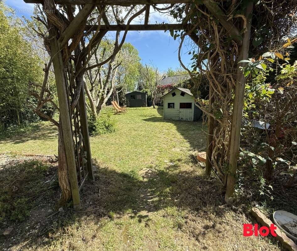 Maison à MONTGERMONT