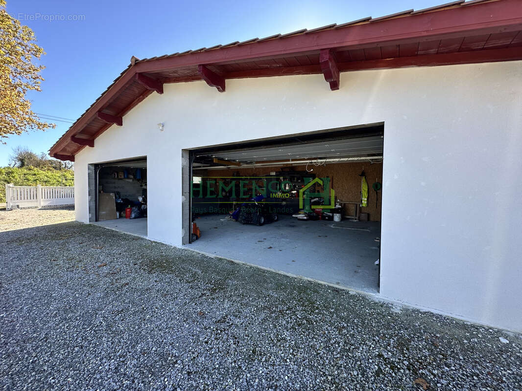 Authenticité et modernité : magnifique ferme rénovée avec gîte et dépendances proche de Saint-Palais - photo 26