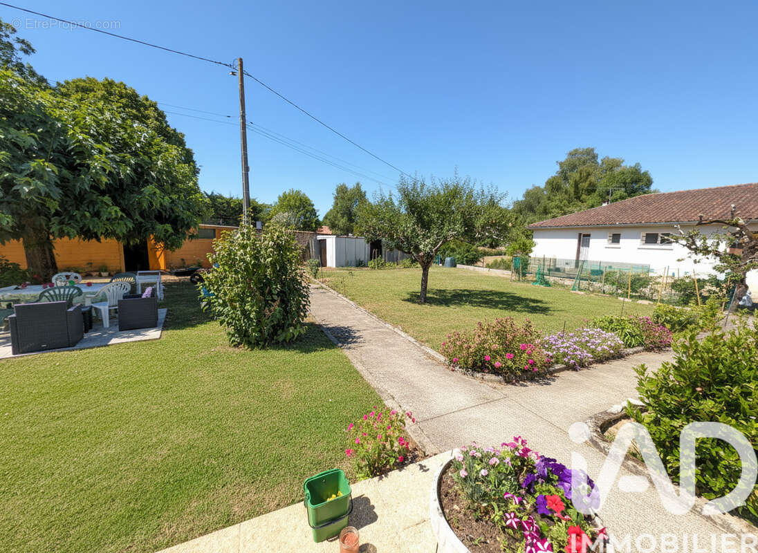 Maison 86 m² à Montignac-Charente  - photo 2