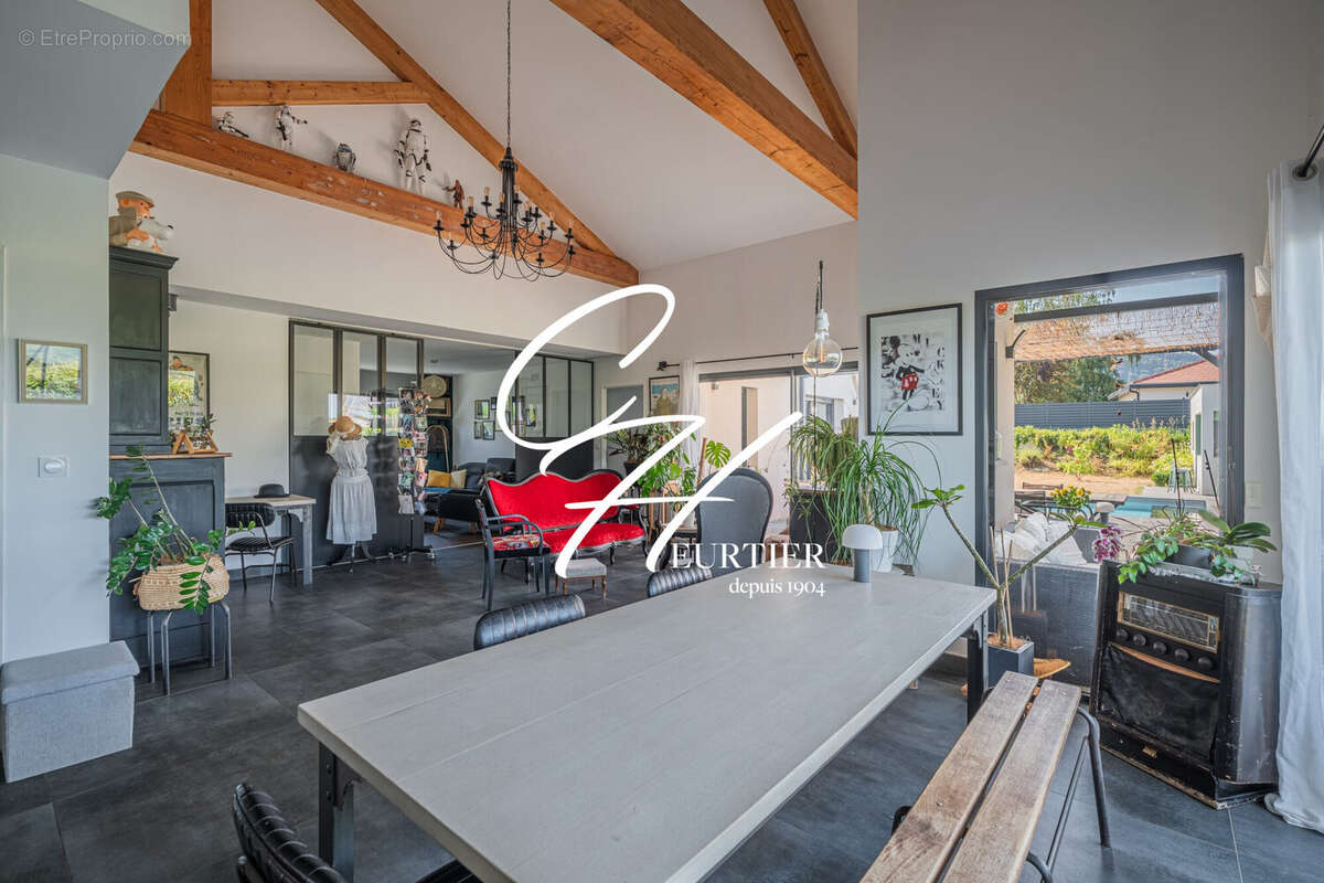 Maison 144 m² à Saint-Etienne-De-Crossey  - photo 3