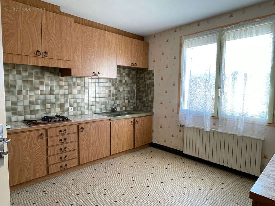 Maison Saint Aubin lès Elbeuf 6 pièces 144 m² - photo 4